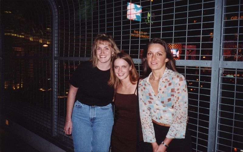 Laura, Joy and Lucia in Vegas 2001.jpg